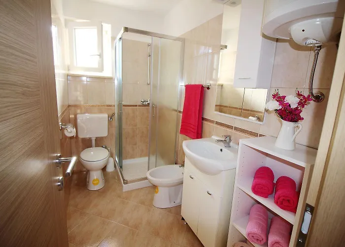 Charmantes Mit Meerblick, 2 Fahrraeder, Grill, Privater Balkon, Waschmaschine Poreč