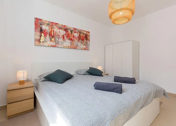 Charmantes Mit Meerblick, 2 Fahrraeder, Grill, Privater Balkon, Waschmaschine * Poreč