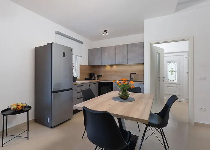 Dom wakacyjny Charmantes Mit Meerblick, 2 Fahrraeder, Grill, Privater Balkon, Waschmaschine Poreč